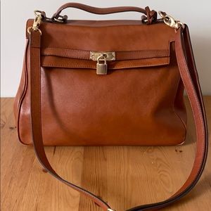 Ladies shoulder bag
